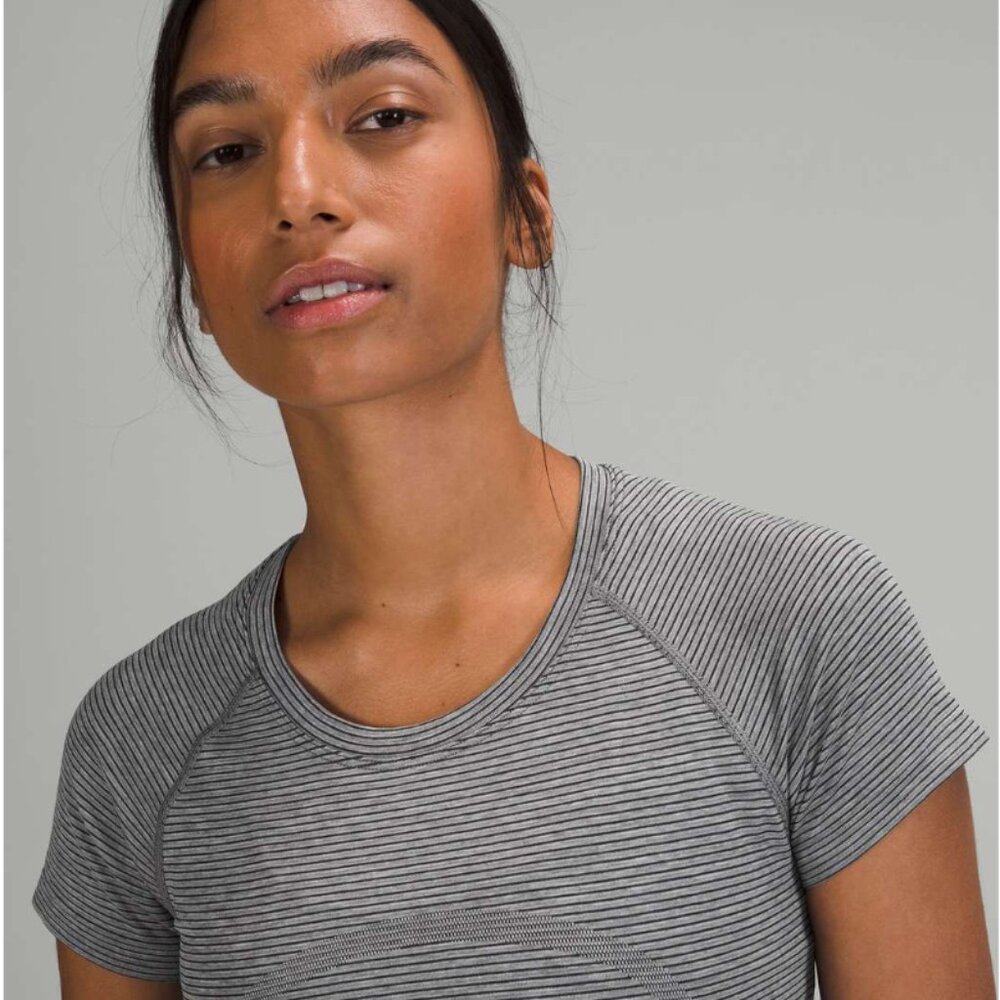 Lululemon Swiftly Tech Short Sleeve Shirt 2.0 Tetra Stripe Asphalt Grey / Black - Picture 3 of 11